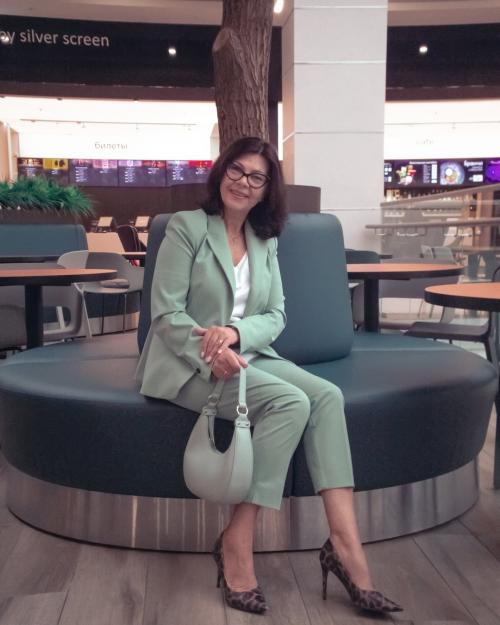 Какие стили одежды наиболее подходят для женщин и мужчин после 40 лет. Как одеваться женщинам после 40 лет, чтобы выглядеть моложе