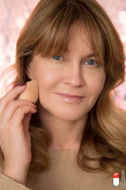 Как сделать макияж, который сделает вас выглядеть моложе. Макияж для женщин старше 50 лет: пошаговая инструкция