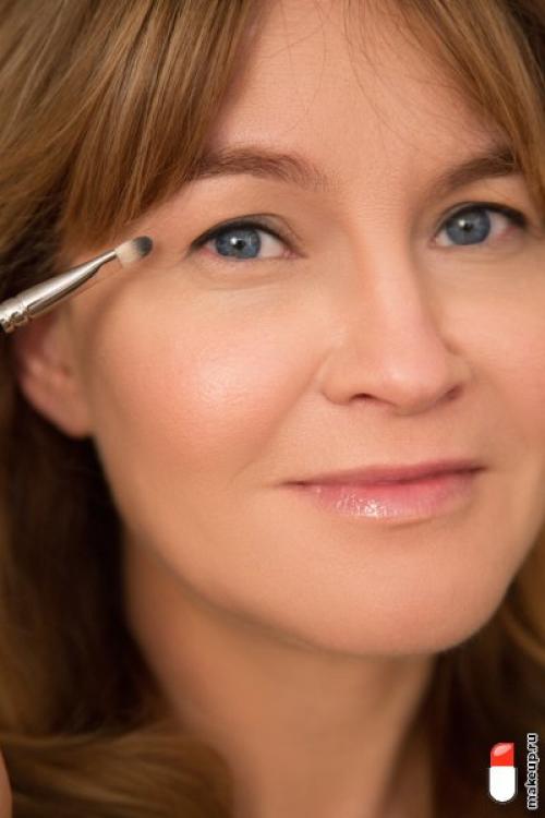 Как сделать макияж, который сделает вас выглядеть моложе. Макияж для женщин старше 50 лет: пошаговая инструкция