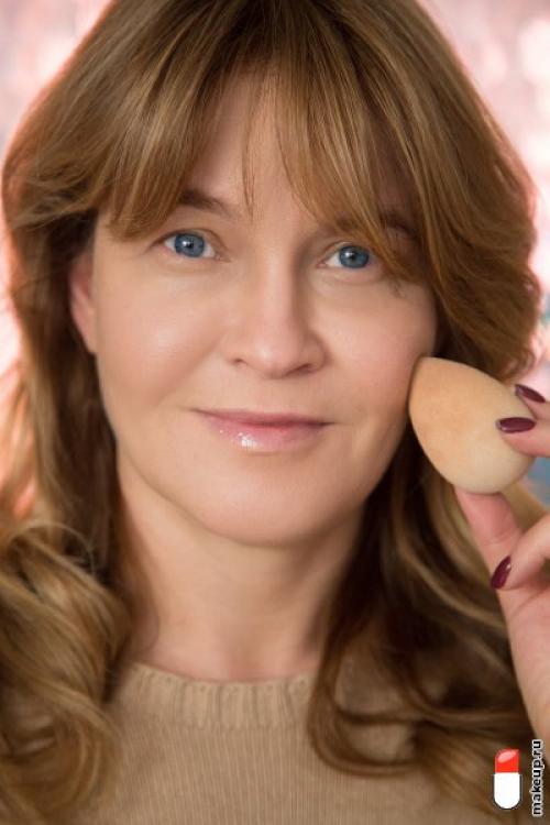 Как сделать макияж, который сделает вас выглядеть моложе. Макияж для женщин старше 50 лет: пошаговая инструкция