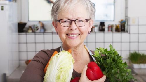 Какие продукты помогут поддерживать здоровье кожи посл.  Как продлить молодость кожи после 45 лет