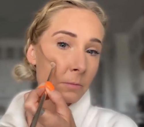 Макияж после 40: 11 проверенных способов подчеркнуть свои достоинства 02 Макияж после 40: 11 проверенных способов подчеркнуть свои достоинства 02