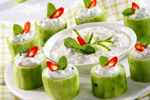 Какие закуски подойдут для женщин в зрелом возрасте. 20 простых и очень вкусных закусок для фуршета