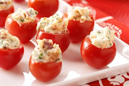 Какие закуски подойдут для женщин в зрелом возрасте. 20 простых и очень вкусных закусок для фуршета